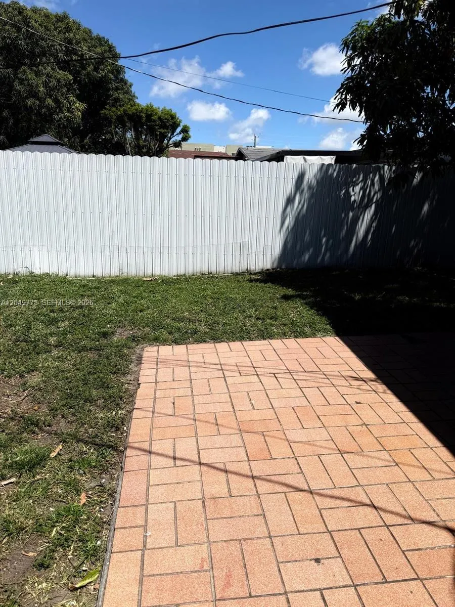 41 E 20th St Hialeah, FL 33010