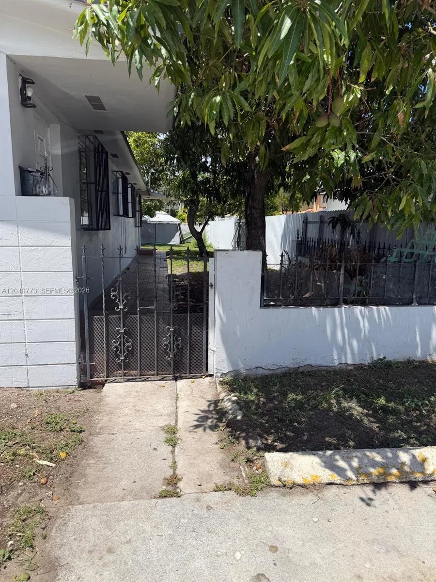 41 E 20th St Hialeah, FL 33010