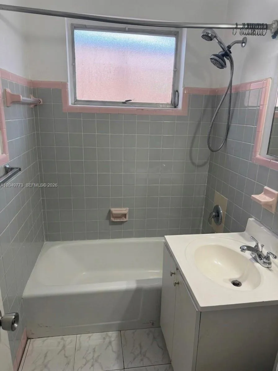 41 E 20th St Hialeah, FL 33010