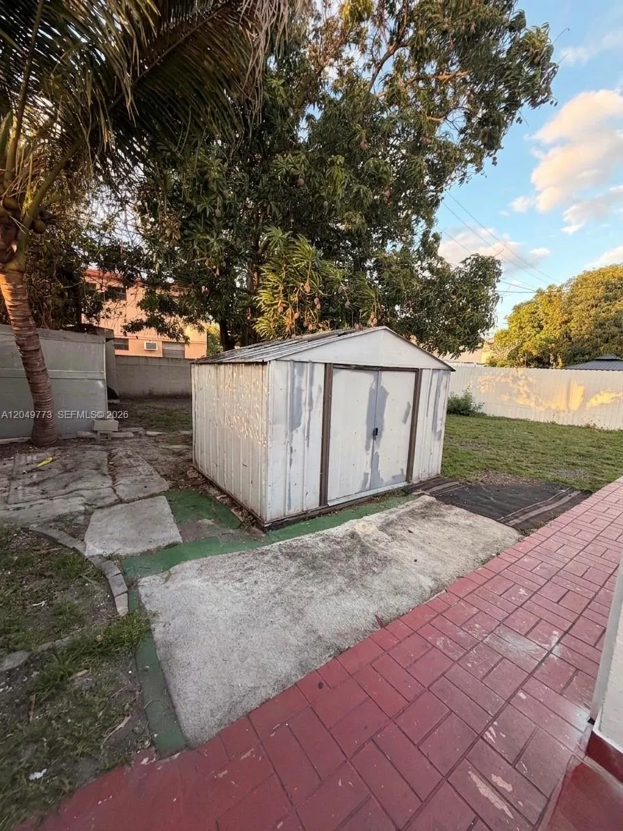 41 E 20th St Hialeah, FL 33010