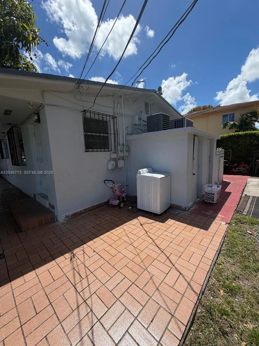 41 E 20th St Hialeah, FL 33010