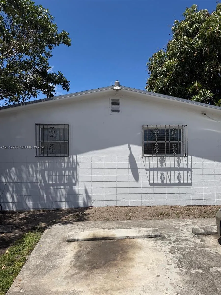 41 E 20th St Hialeah, FL 33010