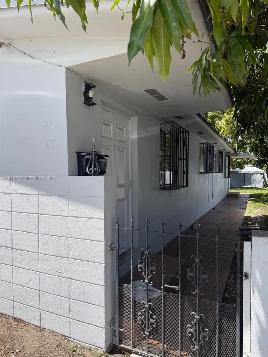 41 E 20th St Hialeah, FL 33010