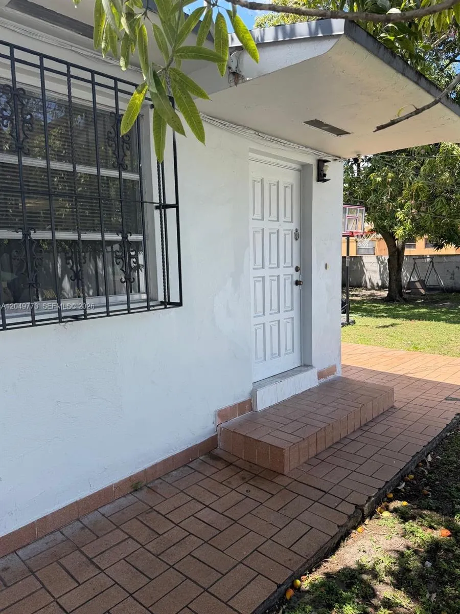 41 E 20th St Hialeah, FL 33010