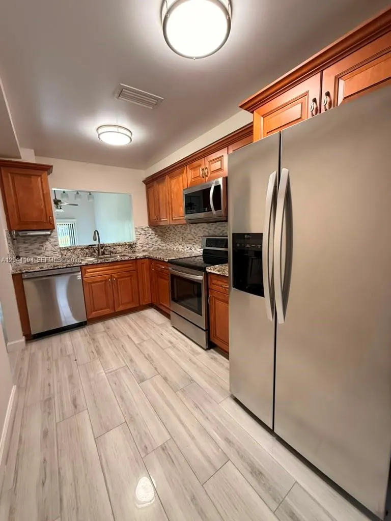 4182 S Pine Island Rd Davie, FL 33328