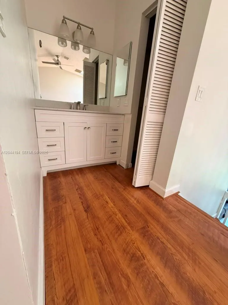4182 S Pine Island Rd Davie, FL 33328
