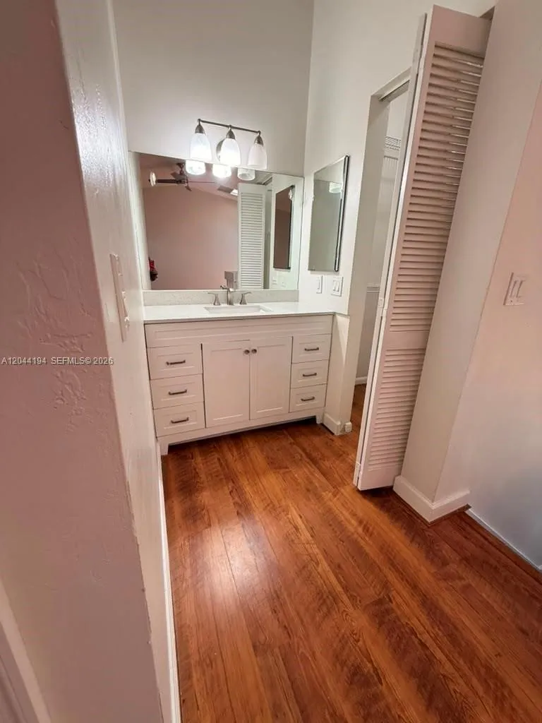 4182 S Pine Island Rd Davie, FL 33328