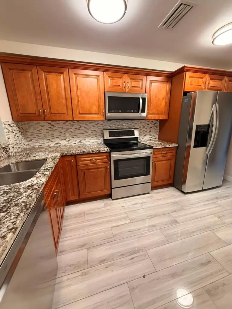 4182 S Pine Island Rd Davie, FL 33328