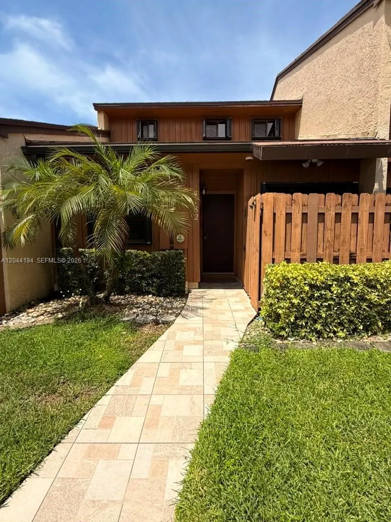 4182 S Pine Island Rd Davie, FL 33328