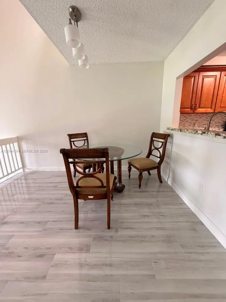 4182 S Pine Island Rd Davie, FL 33328