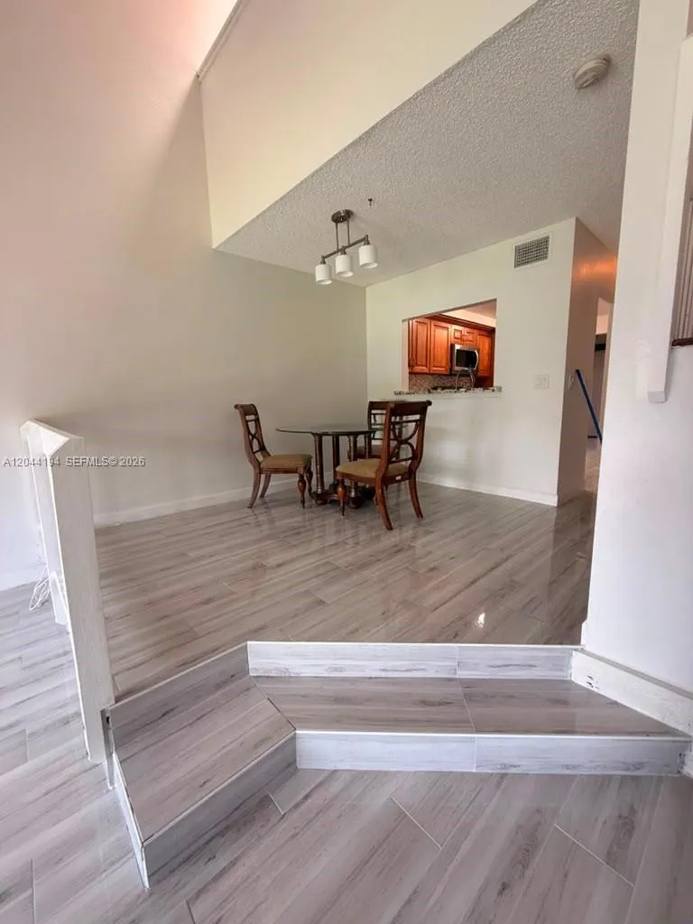 4182 S Pine Island Rd Davie, FL 33328