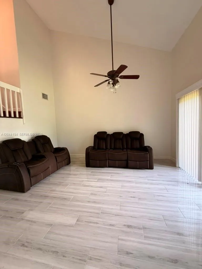 4182 S Pine Island Rd Davie, FL 33328
