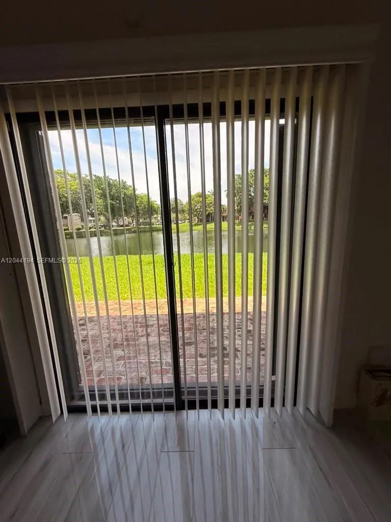4182 S Pine Island Rd Davie, FL 33328
