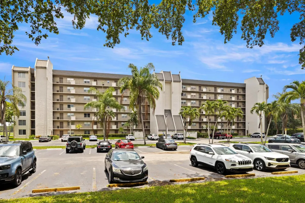 3150 W Rolling Hills Circle #709 Davie, FL 33328