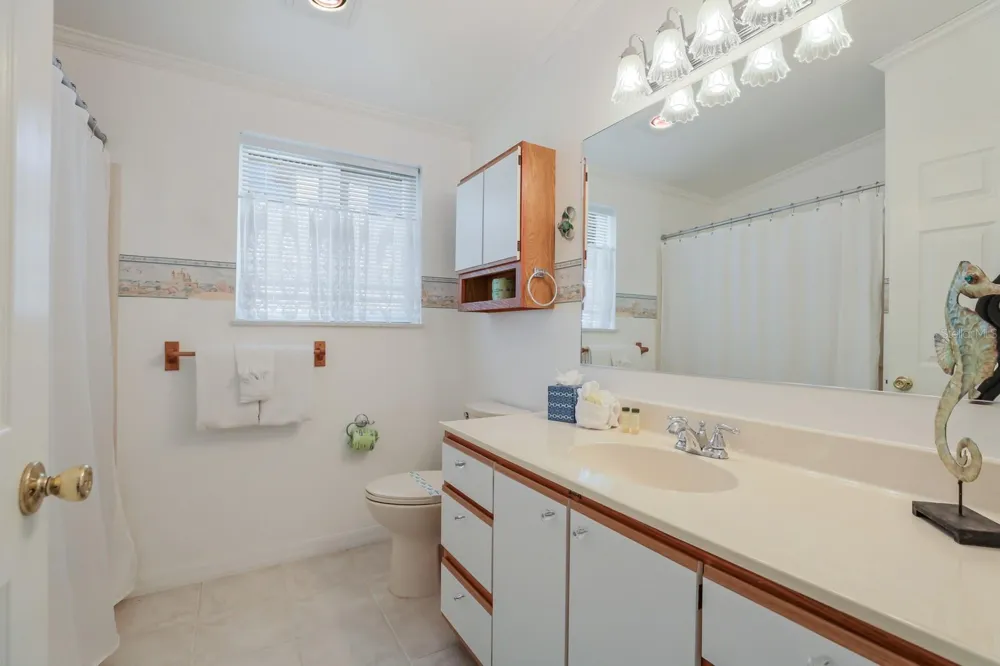 2804 AVENUE C Holmes Beach, FL 34217