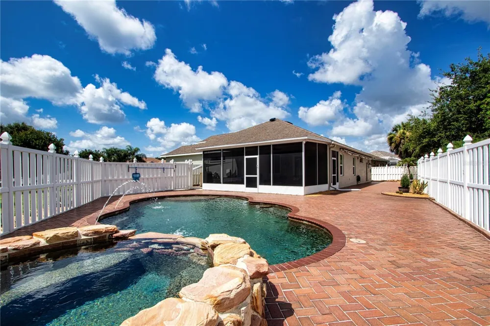515 PLANTERS MANOR WAY Bradenton, FL 34212