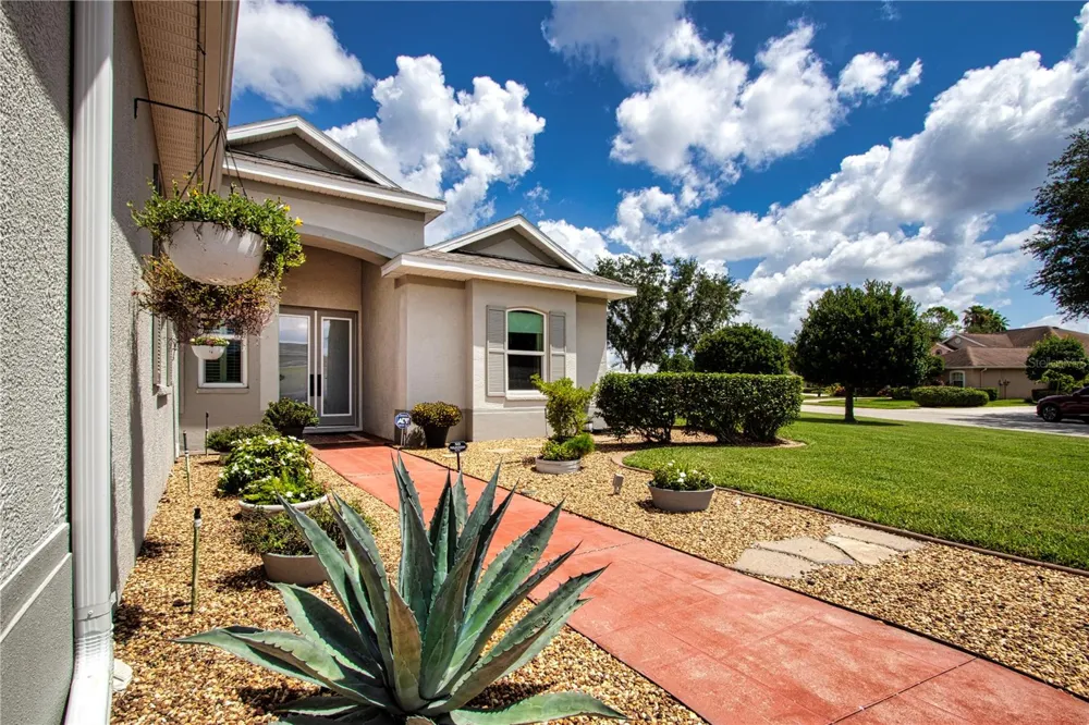 515 PLANTERS MANOR WAY Bradenton, FL 34212
