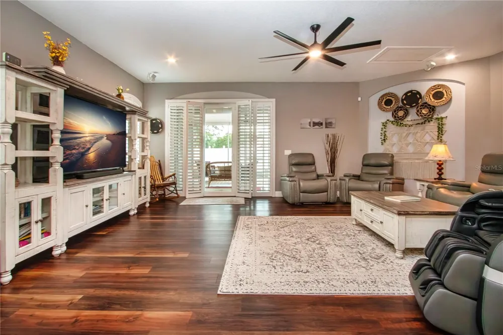 515 PLANTERS MANOR WAY Bradenton, FL 34212