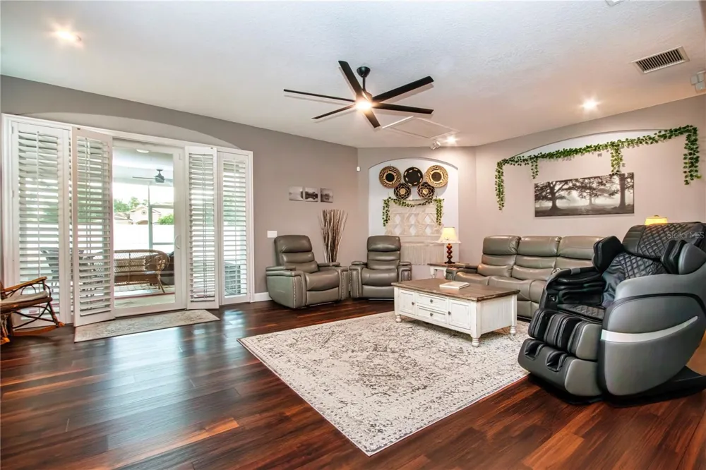 515 PLANTERS MANOR WAY Bradenton, FL 34212