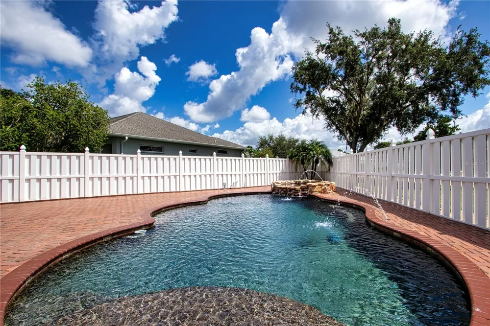 515 PLANTERS MANOR WAY Bradenton, FL 34212