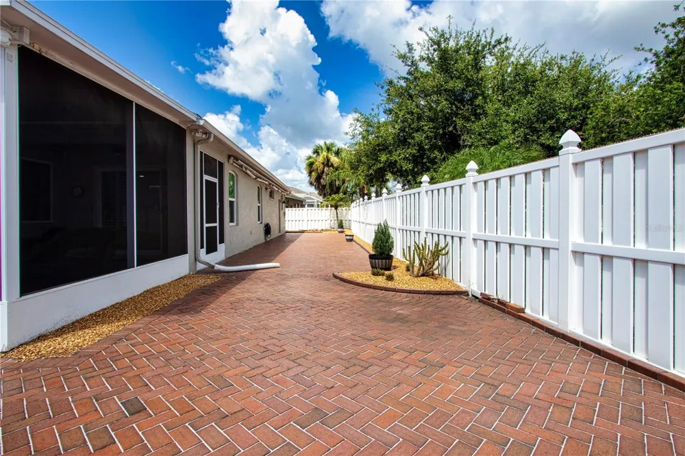 515 PLANTERS MANOR WAY Bradenton, FL 34212