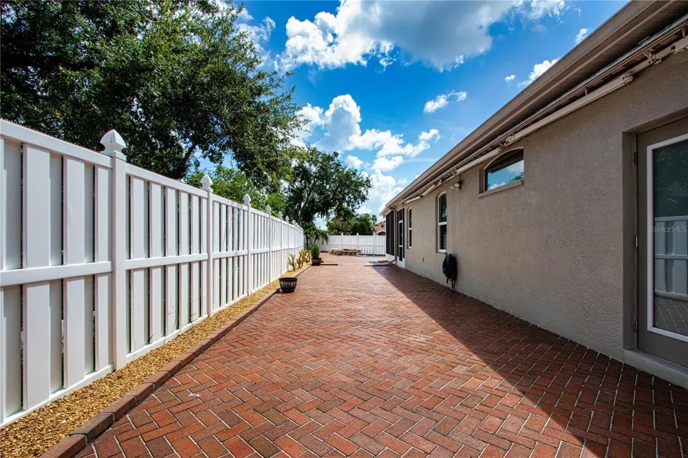 515 PLANTERS MANOR WAY Bradenton, FL 34212