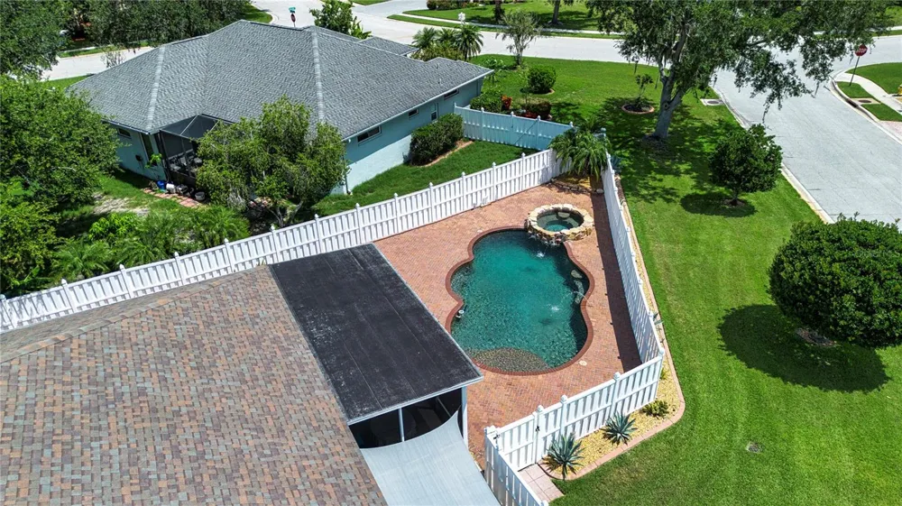 515 PLANTERS MANOR WAY Bradenton, FL 34212