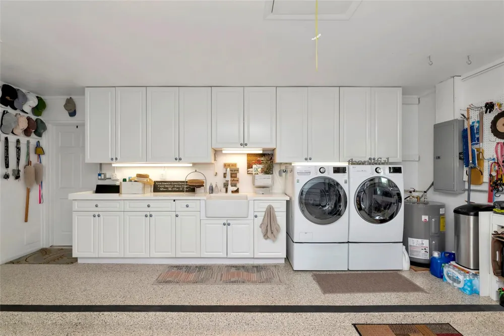 3602 JOYCE DRIVE Bradenton, FL 34208