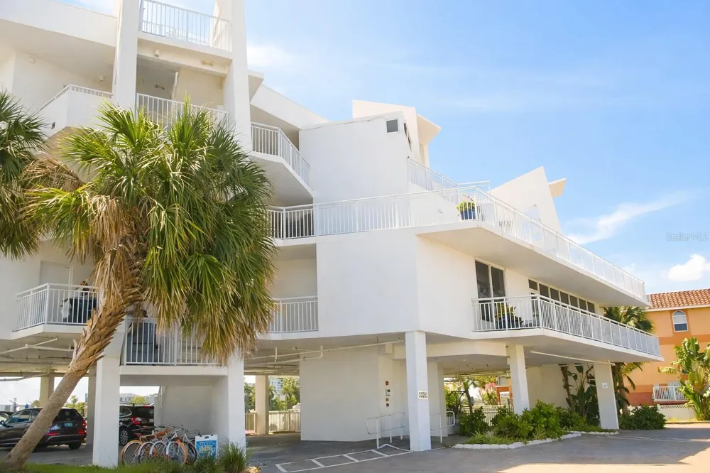 10091 GULF BOULEVARD #203E Treasure Island, FL 33706
