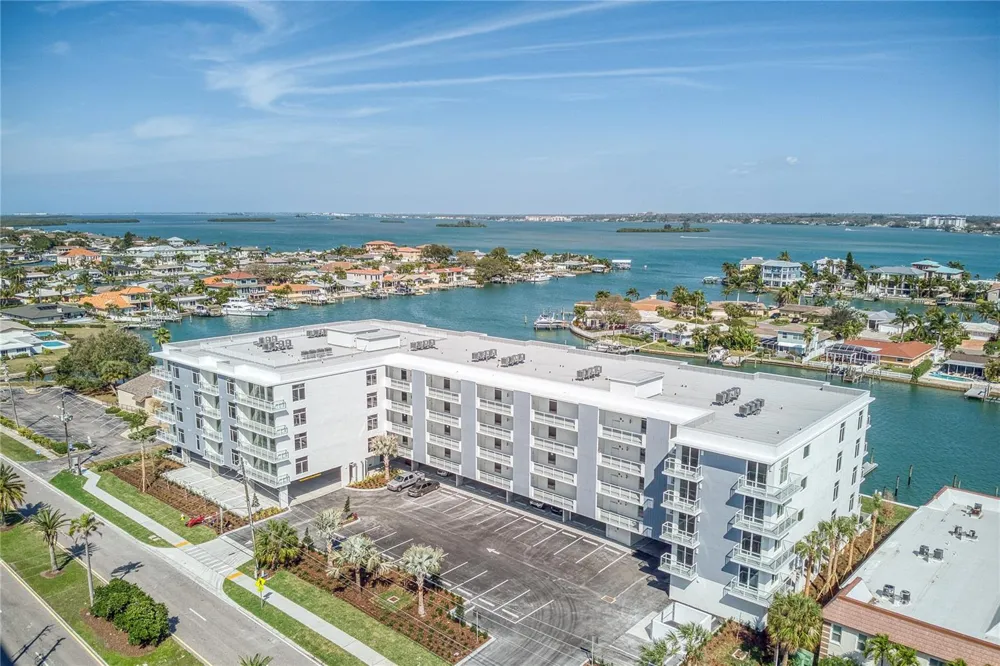 415 ISLAND WAY #207 Clearwater Beach, FL 33767