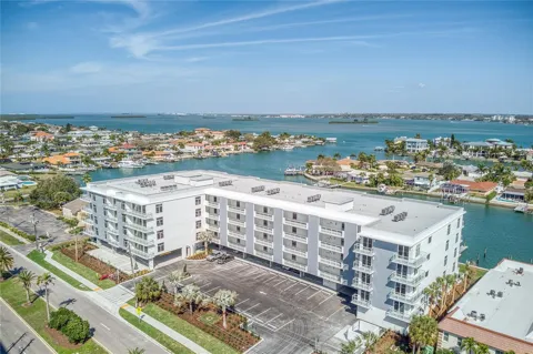 415 ISLAND WAY #207