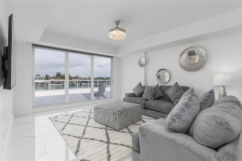 415 ISLAND WAY #207 Clearwater Beach, FL 33767