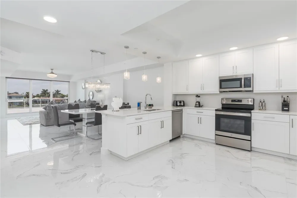 415 ISLAND WAY #207 Clearwater Beach, FL 33767