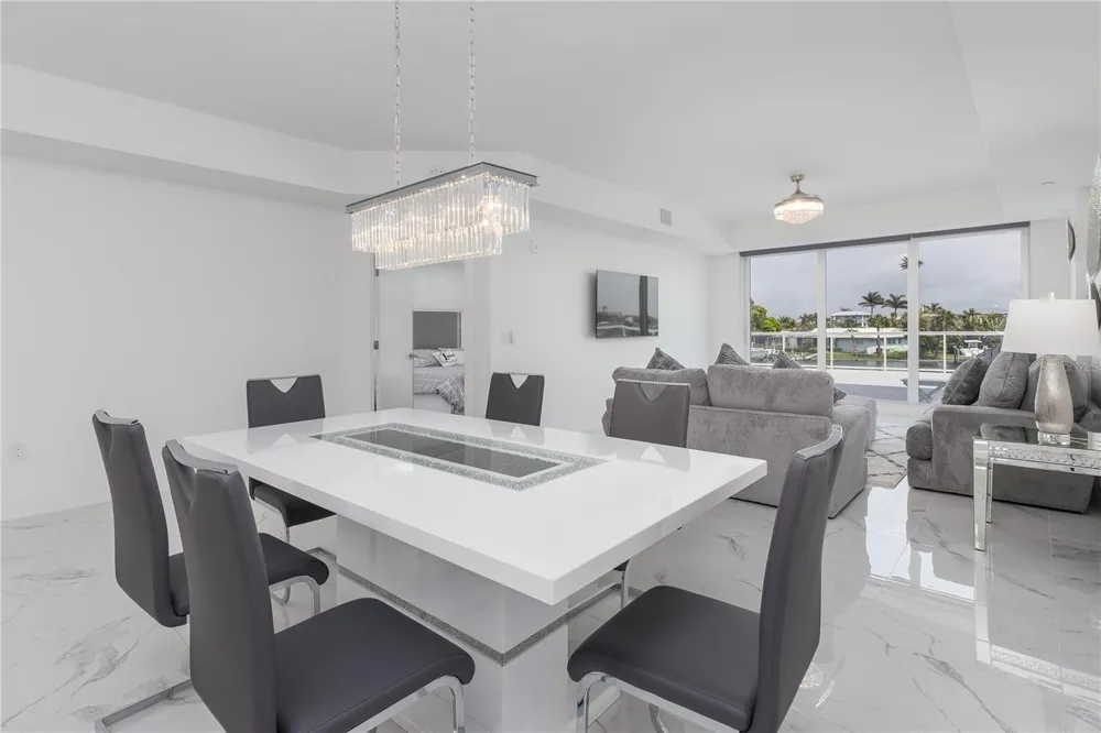415 ISLAND WAY #207 Clearwater Beach, FL 33767