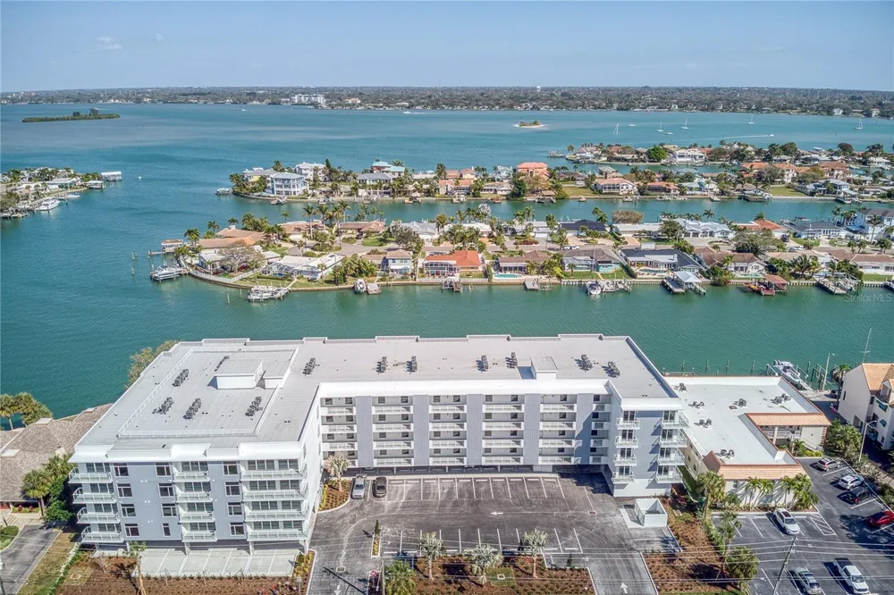 415 ISLAND WAY #207 Clearwater Beach, FL 33767