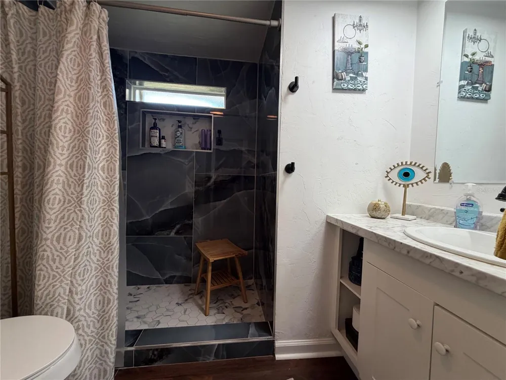 2425 SE 10TH AVENUE Gainesville, FL 32641
