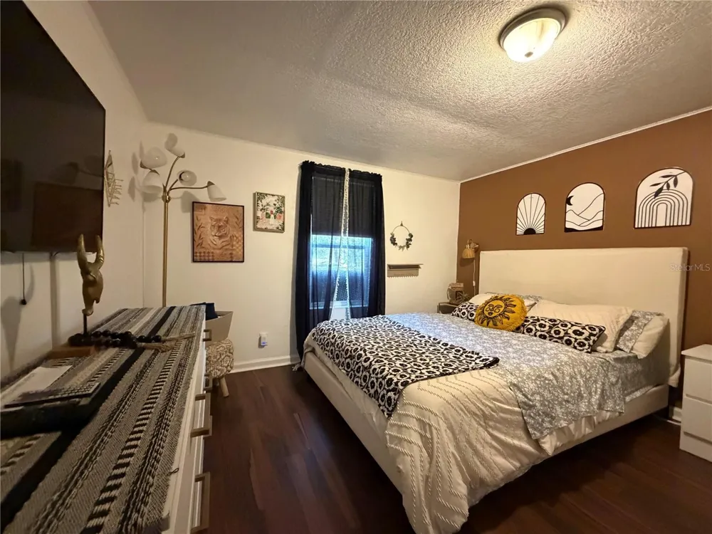 2425 SE 10TH AVENUE Gainesville, FL 32641
