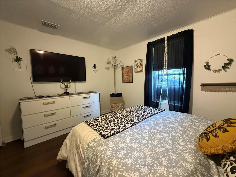 2425 SE 10TH AVENUE Gainesville, FL 32641