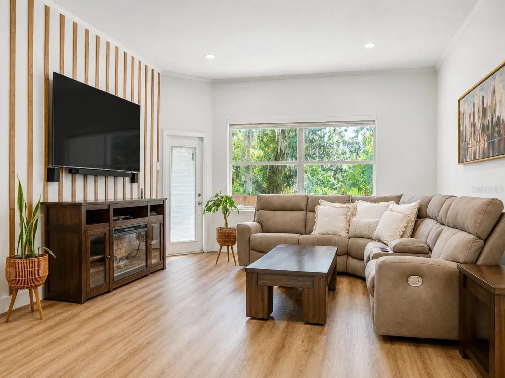 297 LAKE JESSUP AVENUE Oviedo, FL 32765