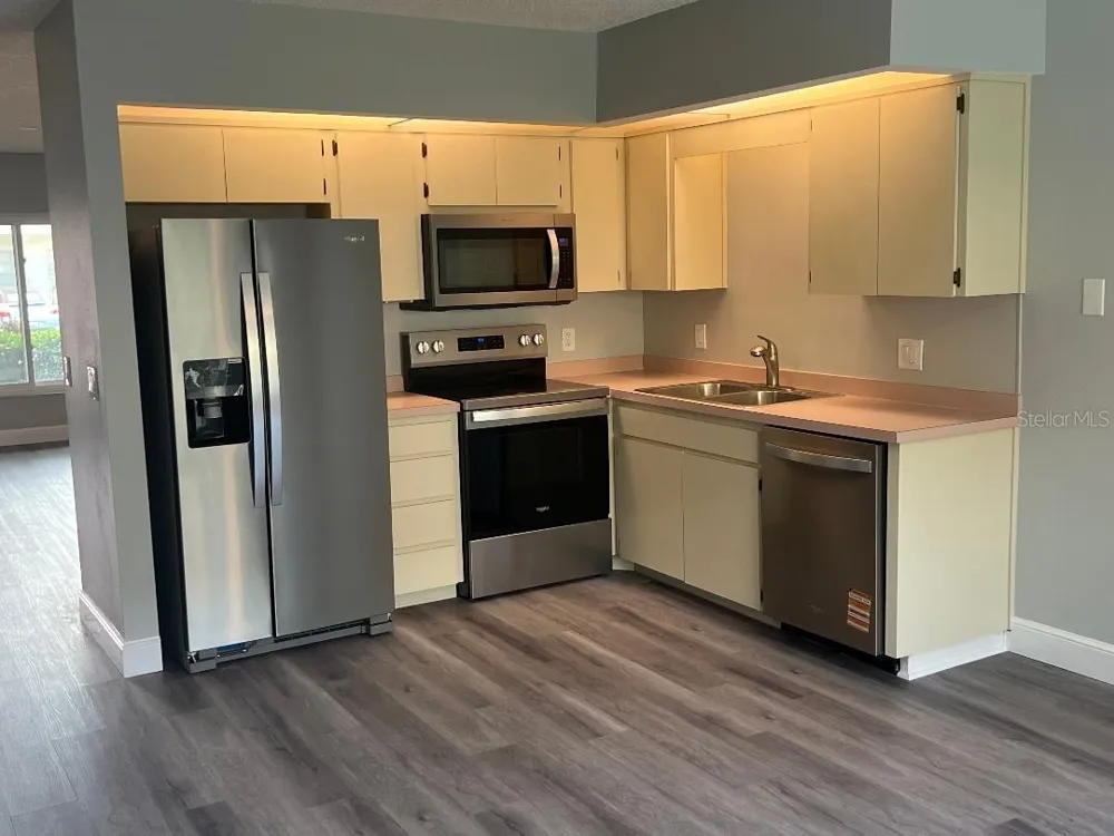 2294 BELGIAN LANE #14 Clearwater, FL 33763