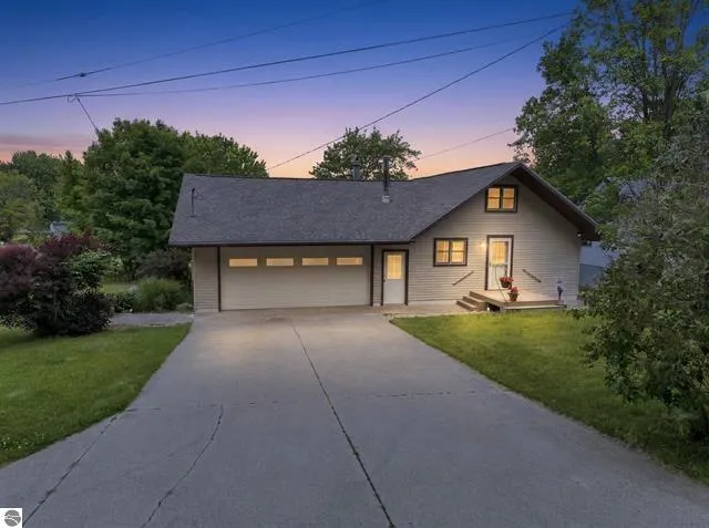 10876 Lockwood Drive Cadillac, MI 49601