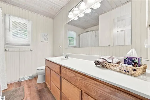 10876 Lockwood Drive Cadillac, MI 49601