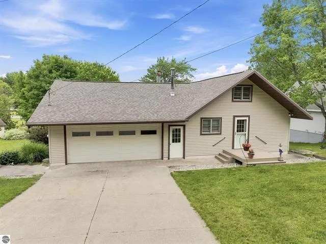 10876 Lockwood Drive Cadillac, MI 49601