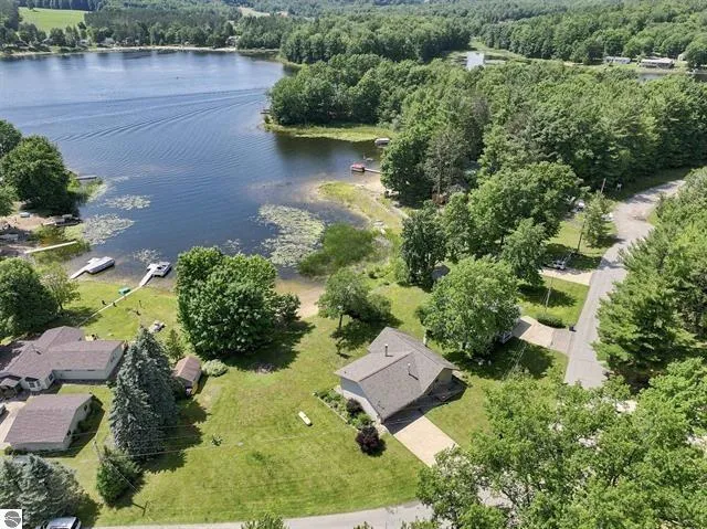 10876 Lockwood Drive Cadillac, MI 49601
