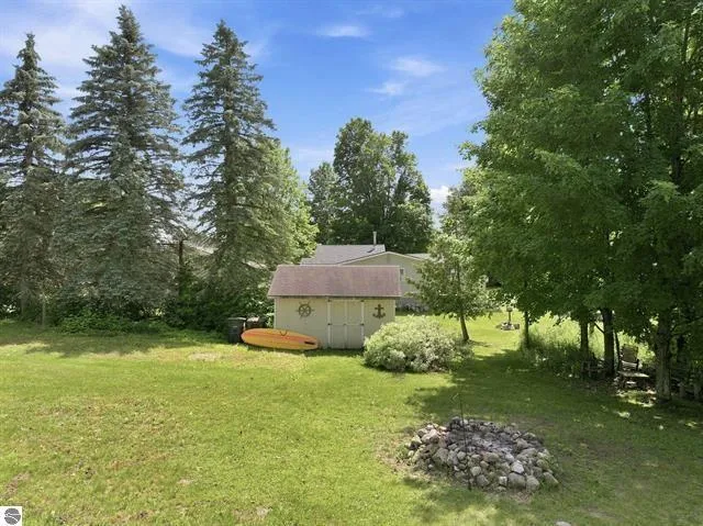 10876 Lockwood Drive Cadillac, MI 49601