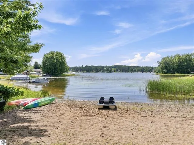 10876 Lockwood Drive Cadillac, MI 49601
