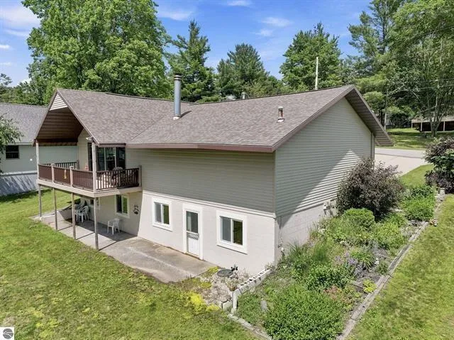 10876 Lockwood Drive Cadillac, MI 49601