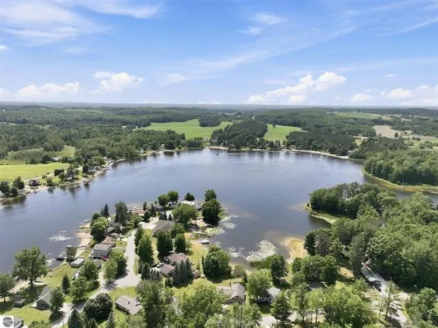 10876 Lockwood Drive Cadillac, MI 49601
