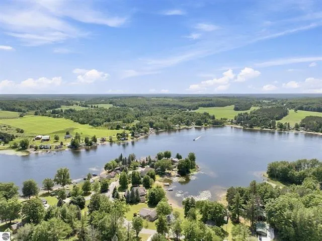 10876 Lockwood Drive Cadillac, MI 49601