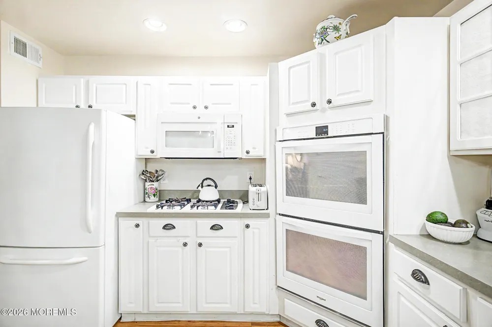 8 Cambridge Court Little Egg Harbor, NJ 08087